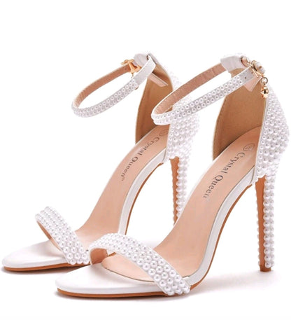 Pearl wedding shoe