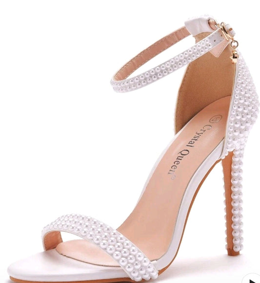 Pearl wedding shoe