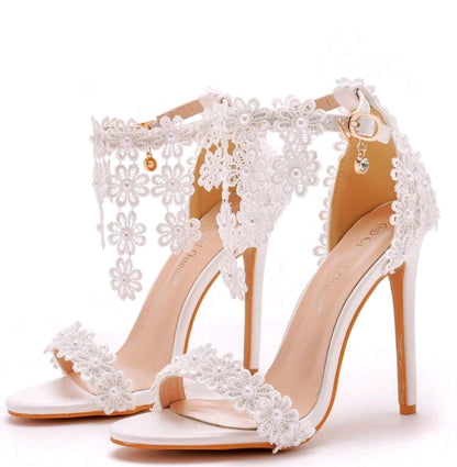 Lace heel