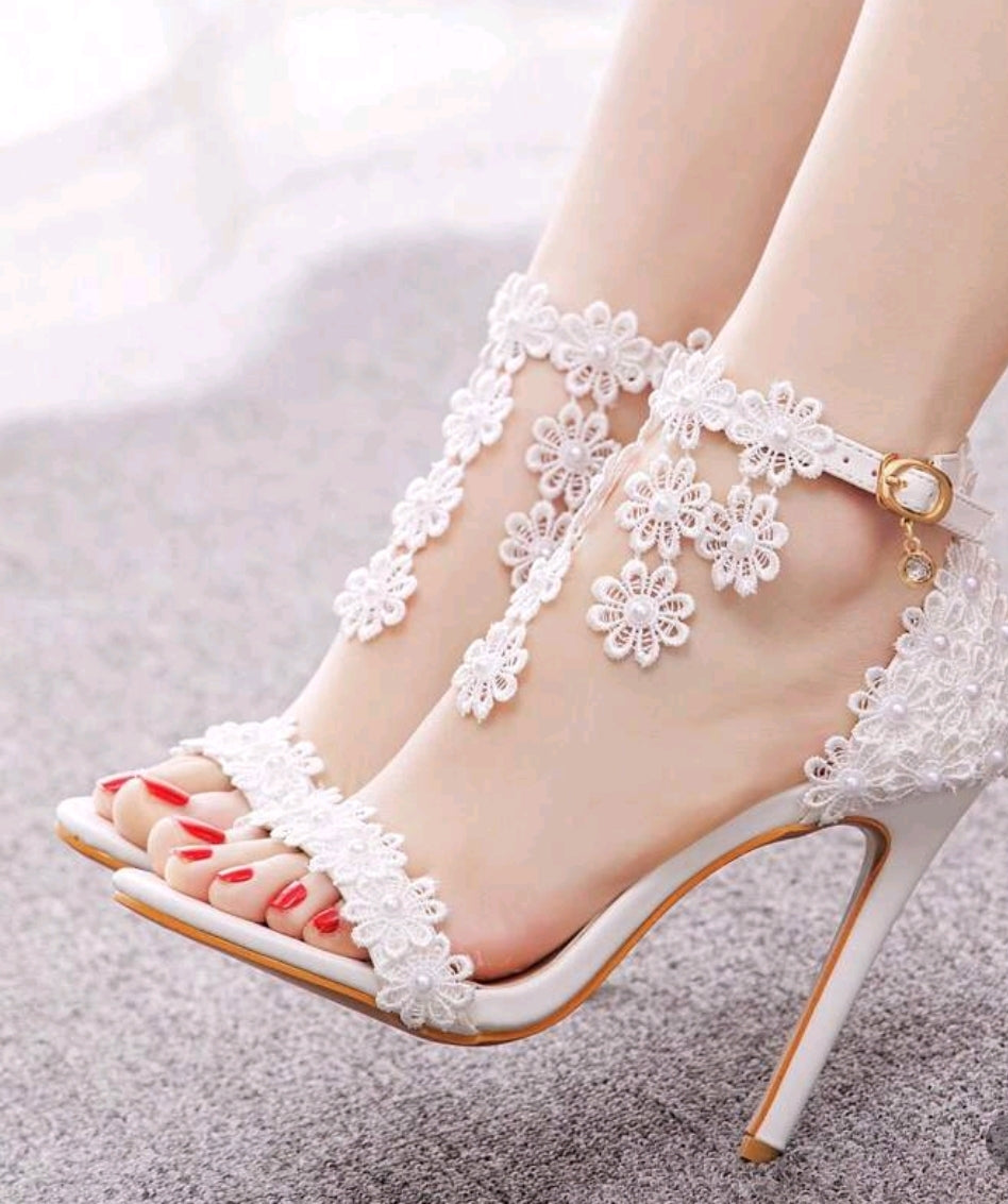 Lace heel