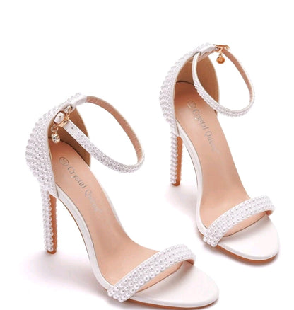 Pearl wedding shoe
