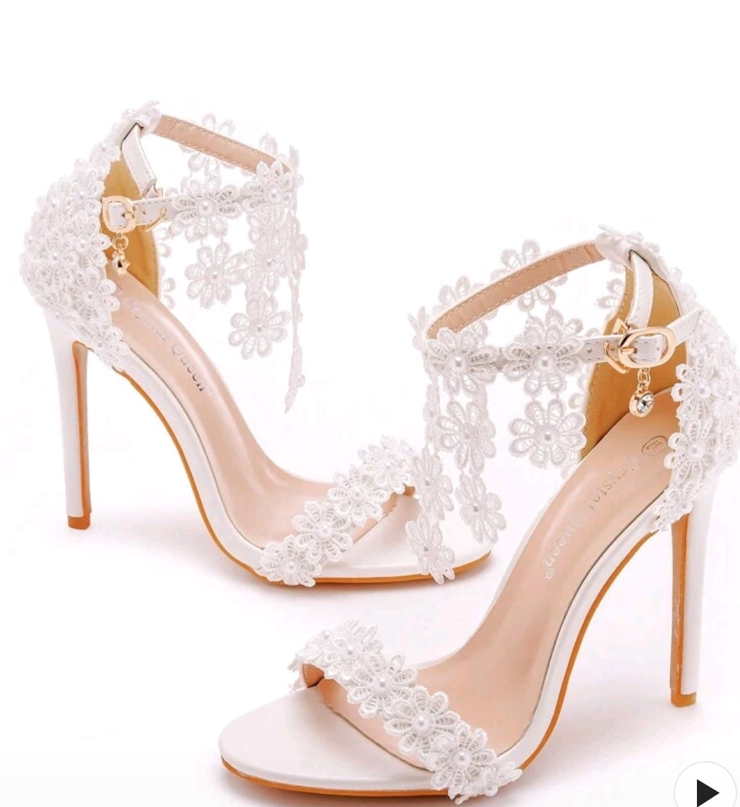 Lace heel