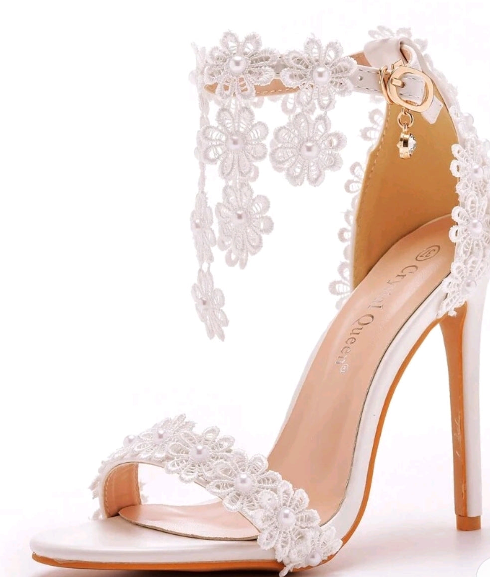 Lace heel