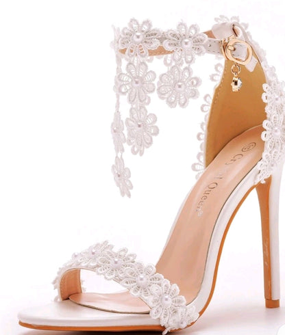 Lace heel